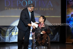 Alcalde Gustavo Sánchez entrega reconocimiento a Jesús Alejandro Terán, ganador del Premio Estatal 2017 en Deportista Paralímpico