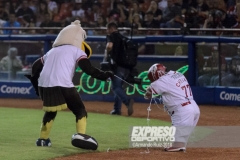 MEXICALI, BC, OCTUBRE 12. Acciones del juego inaugural entre Naranjeros de Hermosillo y Águilas de Mexicali, Liga Mexicana del Pacífico, Estadio B´A ir.(Foto: Armando Ruiz/Expreso Deportivo)